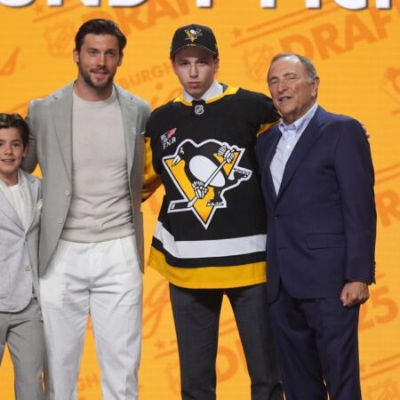 Penguins Sign First-Rounder Ben Kindel to Entry-Level Contract