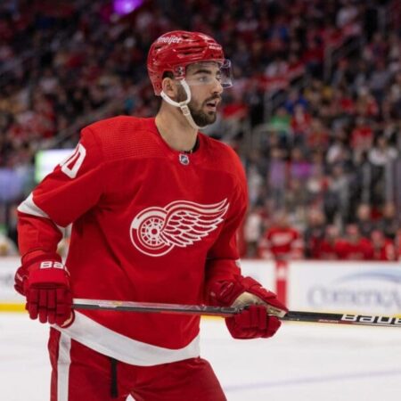 Canadiens Ink Forward Joe Veleno to One-Year Contract