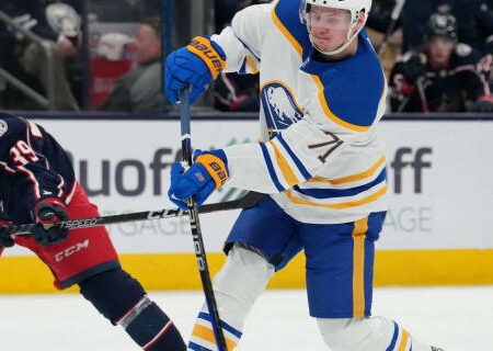 Avalanche Sign Forward Victor Olofsson to One-Year Deal