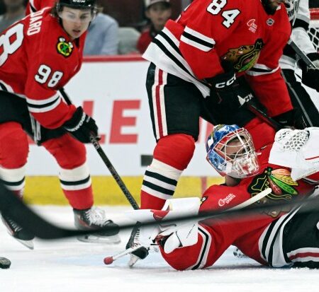 Spencer Knight Extends Contract with Chicago Blackhawks for Three Years