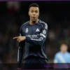 Ligue des Champions : Fin de parcours pour Manchester City, éliminé en huitièmes par le Real Madrid, un match marqué par le retour de Mbappé.