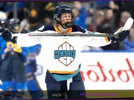 Three-goal third lifts Goldeneyes over Sirens, 5-2