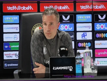 Van Persie Confirms Raheem Sterling Fully Fit for De Klassieker