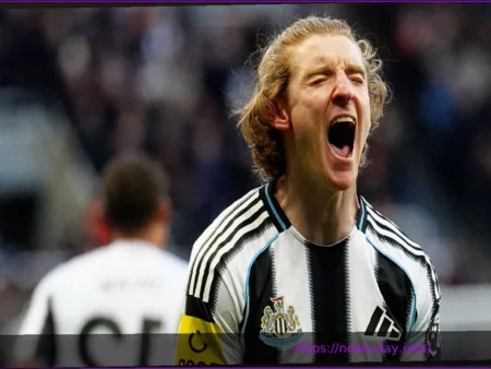 Barcelona join race to sign Gordon as talks begin