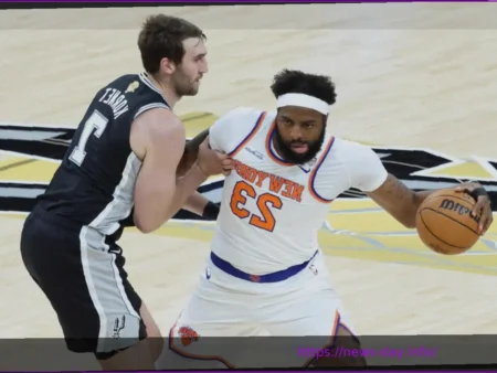Mitchell Robinson’s Effective Bench Play in Knicks’ Game 1 Victory Amidst Hand Injury Enigma