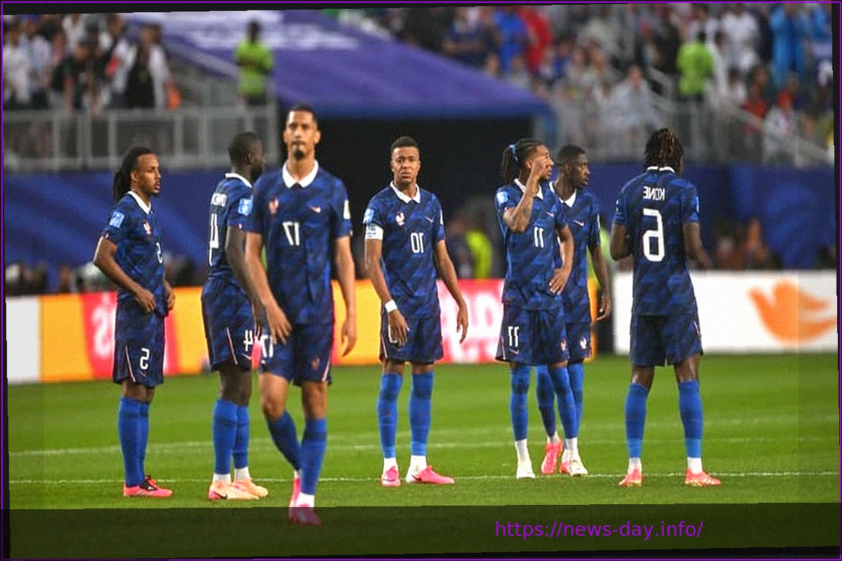 Preview France-Irak: vélo, discussions, décontraction… Comment les Bleus ont occupé les deux heures d’interruption à cause des orages
